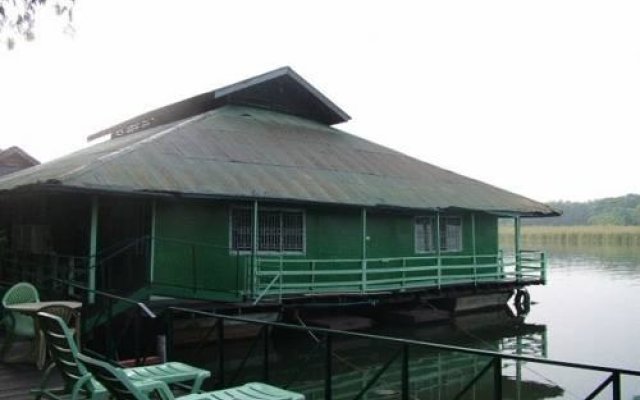 Sams River Rafthouse