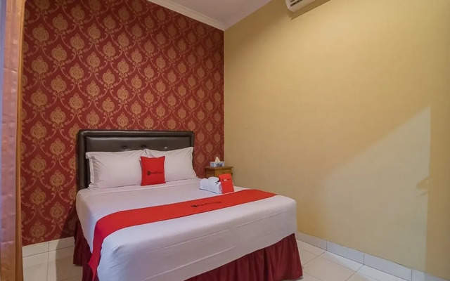 RedDoorz near Desa Wisata Kasongan