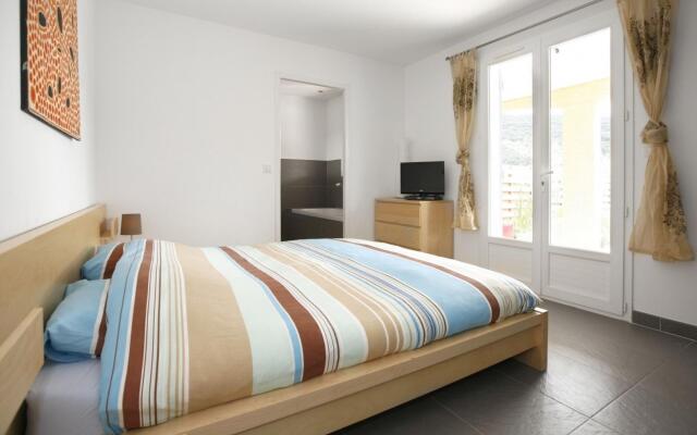 Peaceful Villa With Pool & Views