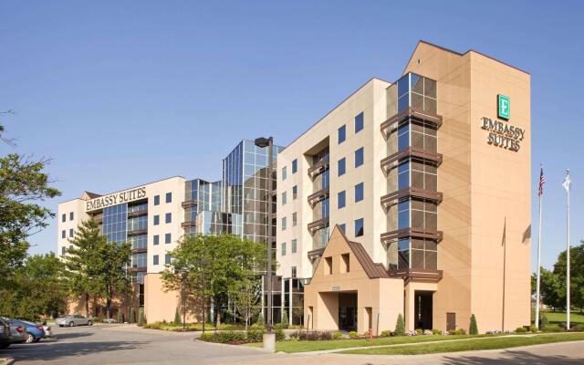 Embassy Suites by Hilton St. Louis Airport