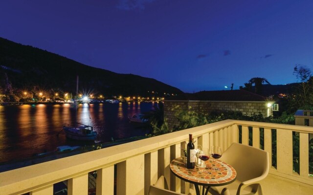 Nice Home in Mokosica With Wifi and 6 Bedrooms
