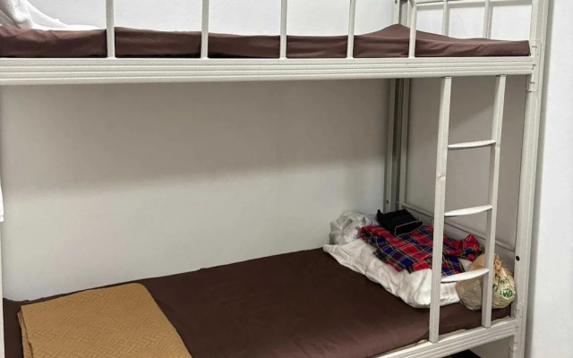 OYO 75577 Palace Hostel