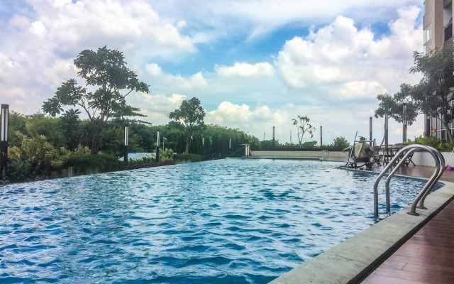 Comfortable 2BR @The Oasis Apartment By Travelio