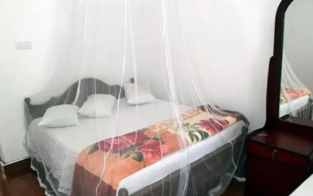 Achinika Holiday Inn