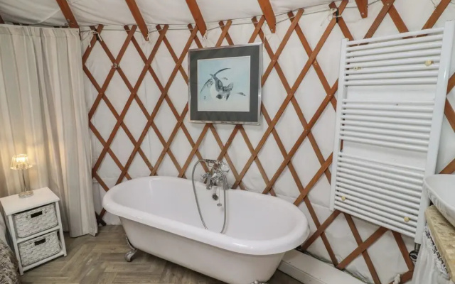 The Lakeside Yurt