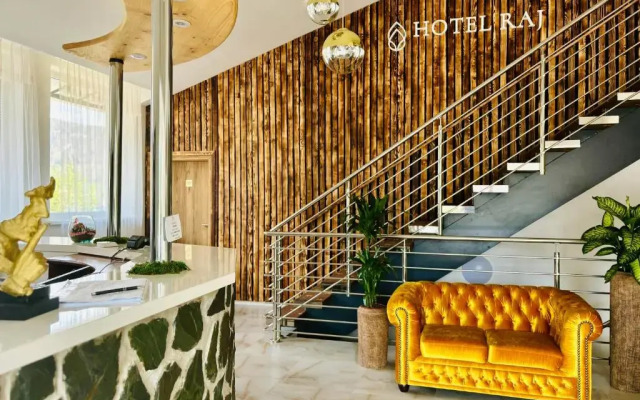 Hotel Raj