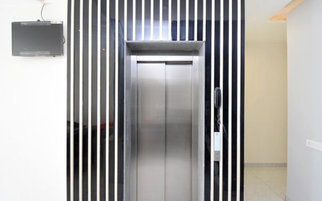 OYO 33009 Hotel Nido