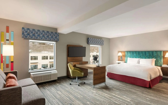 Hampton Inn & Suites by Hilton Kelowna Airport