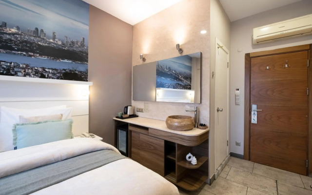 The Pera Hotel