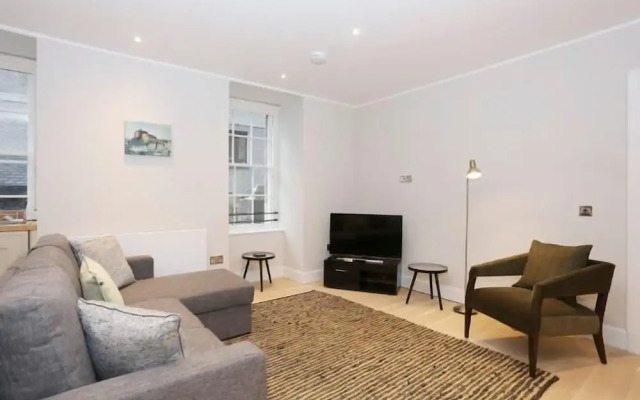 JOIVY Newly Refurbished Apartment on the Historic Royal Mile
