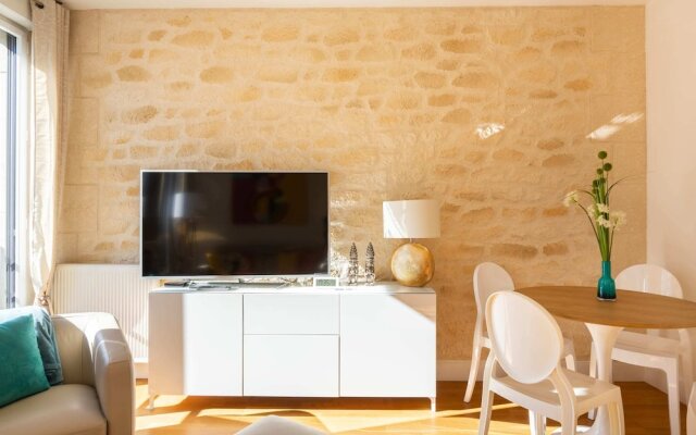 Bright and Colourful Apartment in the City Centre