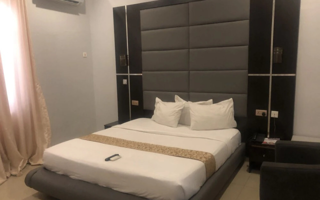 Mayors & Diplomat Suite GRA