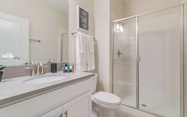 Modern Townhome W/private Pool & Free Water Park!