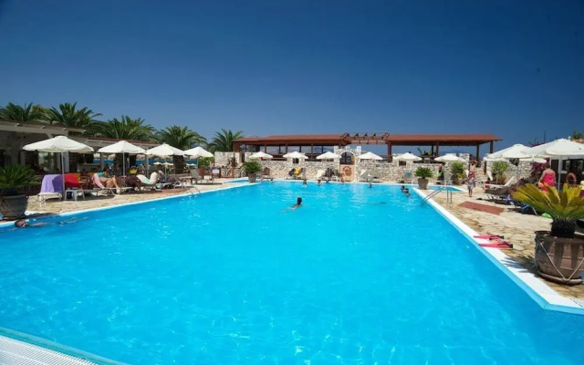 Happy Camp in Camping Karavomilos Beach
