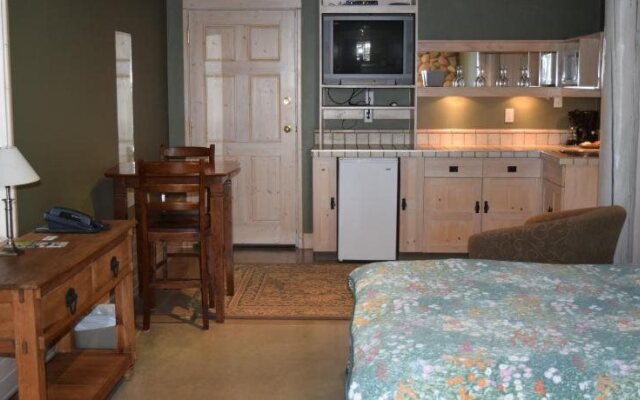 Retreat Wilderness Inn