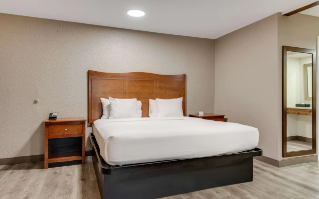 Travelodge by Wyndham Cortez