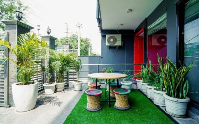 Saltstayz Express - Medicity (Near Medanta Hospital)