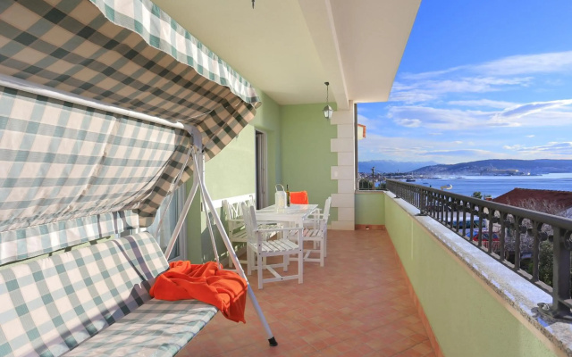 Apartments by the sea Seget Donji, Trogir - 18648