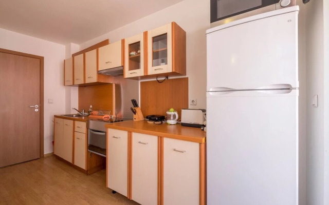 FM Economy 2-BDR Apartment - James Bond's