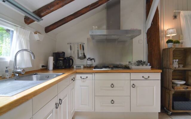 Charming Holiday Home in Hellendoorn Amidst the Forest
