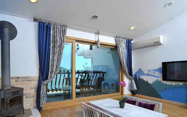 Taean (Anmyeondo) Before Sunset Pension