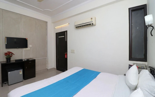OYO 10878 Unitech Cyber Park