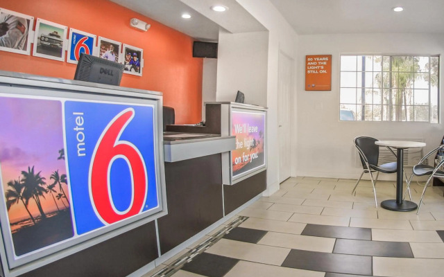 Motel 6 Visalia, CA