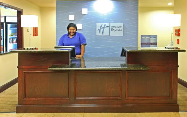 Holiday Inn Express & Suites Marshall by IHG
