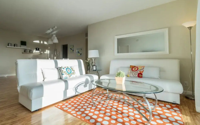 Tides Hollywood Apartments