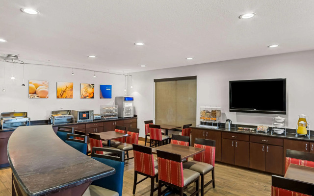 Comfort Suites Lindale - Tyler North