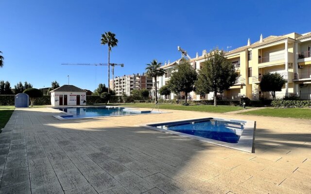 Quarteira Elegant With Pool by Homing