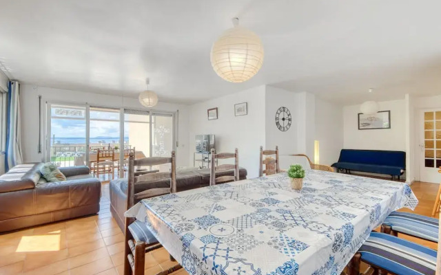 Posh Apartment Near Canyelles Petites