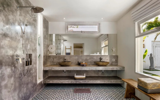 Villa Surga Blue by Alfred in Bali - Brand New 5 BR Pool Villa in the of Seminyak – Guest Rooms – Kerobokan Kelod