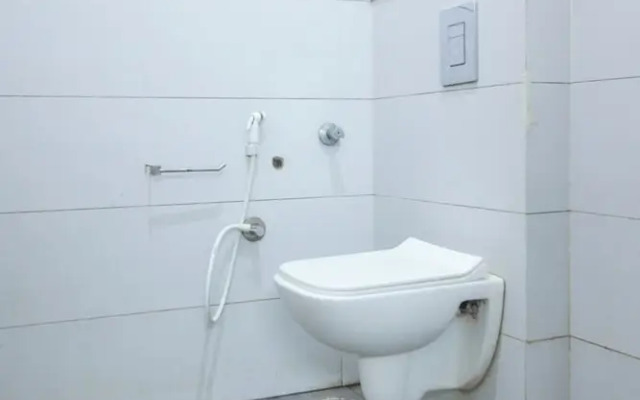 FabHotel Golden Grand Inn - Global Village