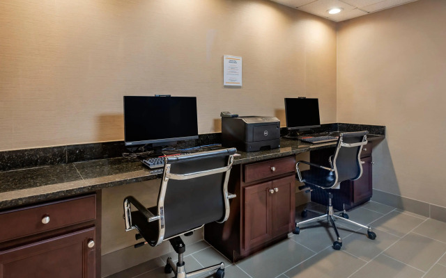 Comfort Suites Bethlehem Near Lehigh University and LVI Airport