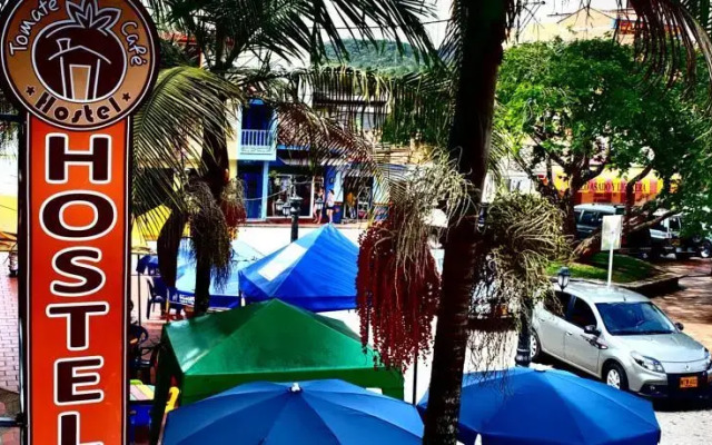 Tomate Cafe Hostel