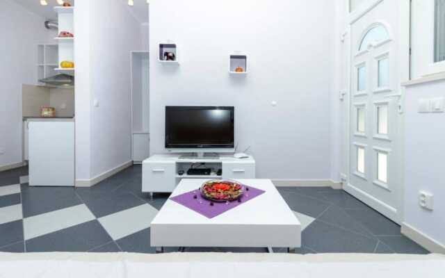 Stane - Modern & Fully Equipped - A1