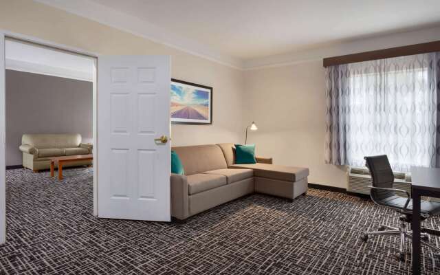 La Quinta Inn & Suites by Wyndham I-20 Longview South