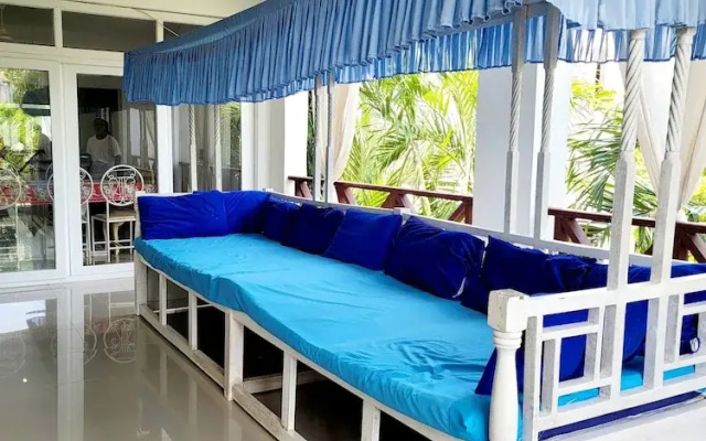 Green Malindi Apartments by RevSerene