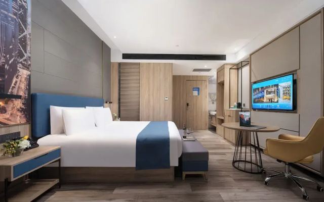Naive S Hotel