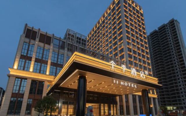 All Seasons Hotel (Taojiang Jinpen Square)