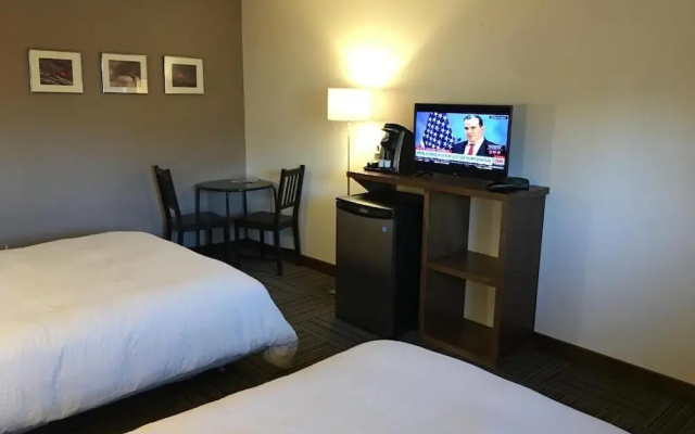 The Canterbury Inn of Downtown Invermere