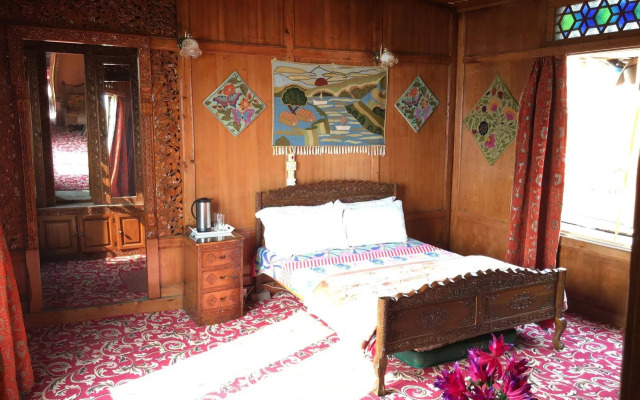 New Jacquline Heritage Houseboats Nigeen Lake
