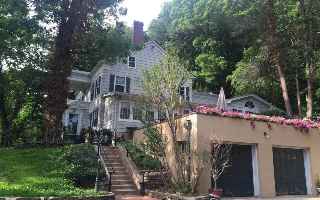 The Harbor Rose Bed & Breakfast