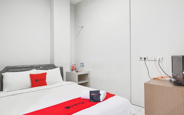 RedDoorz near Suroboyo Carnival Park