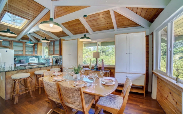 Hale Ki'i Maka Manu 4 Bedroom Home by RedAwning