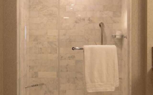 Luxury Beachfront Studio-with Daily Cleaning