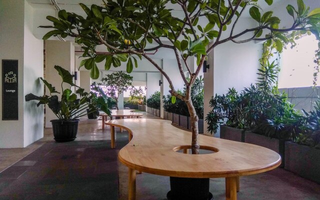 Cozy And Great Choice Studio At Grand Kamala Lagoon Apartment