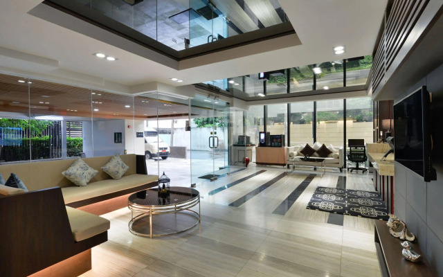 Отель Ramada by Wyndham Bangkok Ten Ekamai Residences