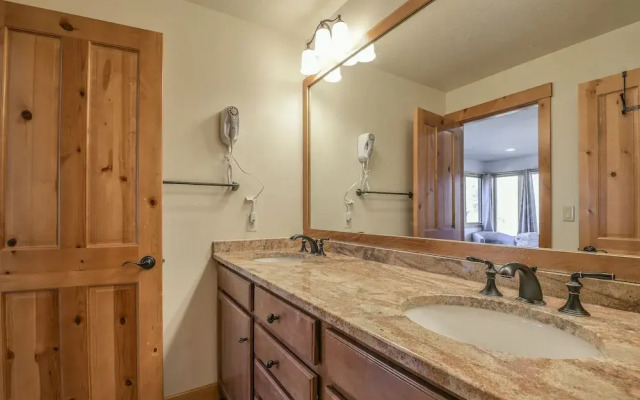 Montezuma 1771 by SummitCove Vacation Lodging